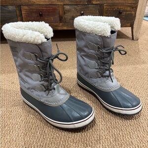 Sorel Men’s Grey Boots with Cream Faux Fur - Size 9.5